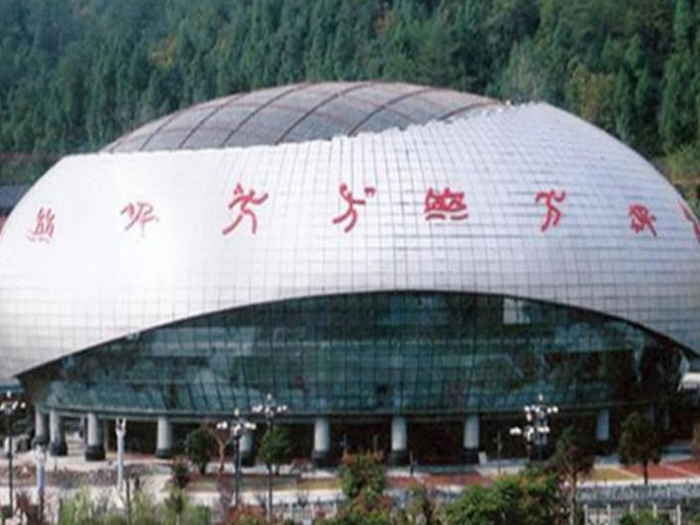 湘乡体育中心球形网架加工安装